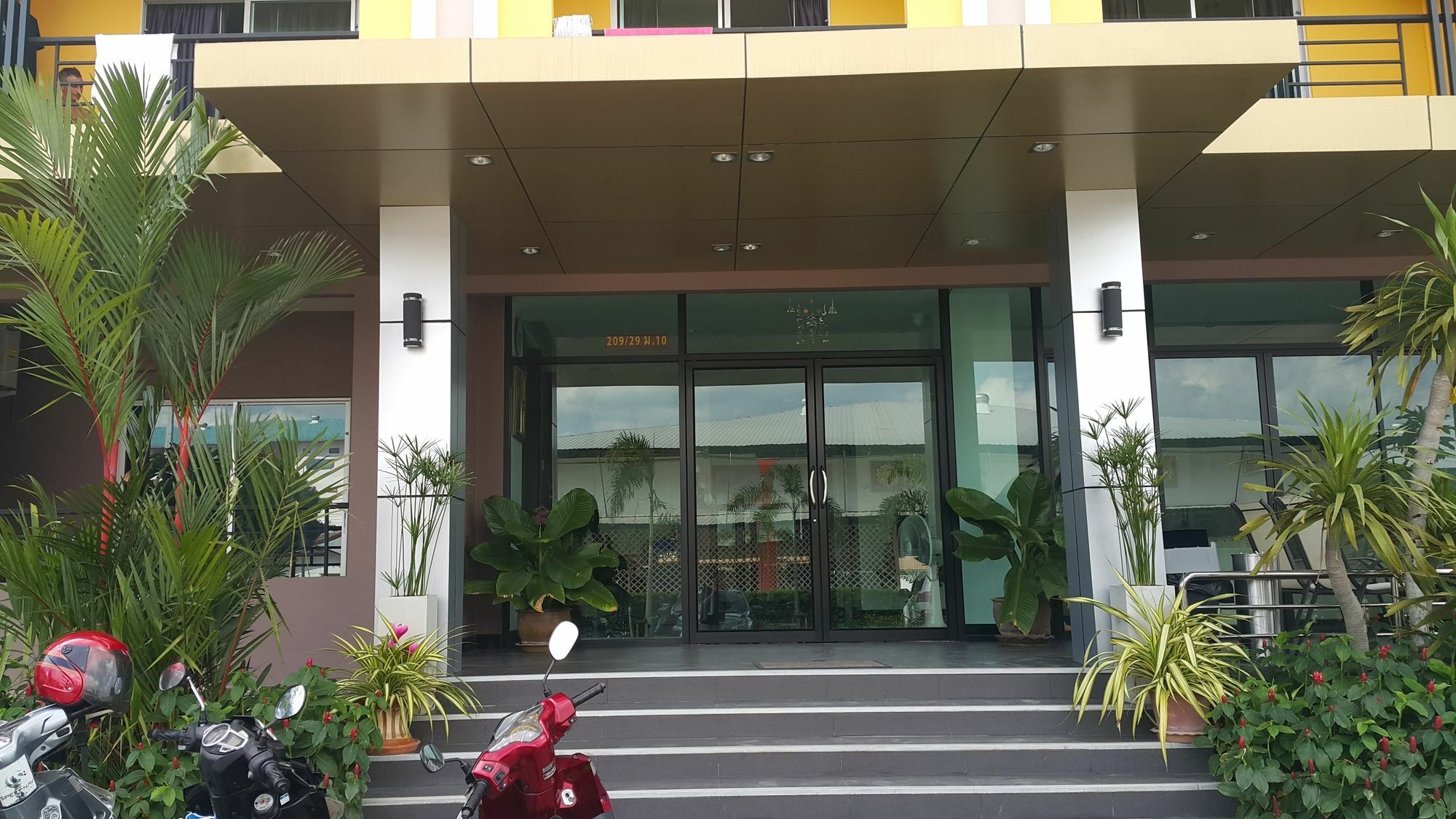 B Space Residence Nong Prue Exterior photo